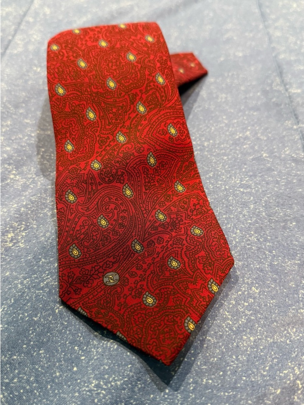 Men's Red Paisley Silk Tie with Subtle Motif